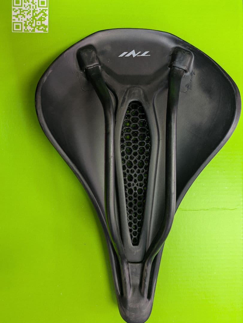 TNI 3D Aero Flow サドル1