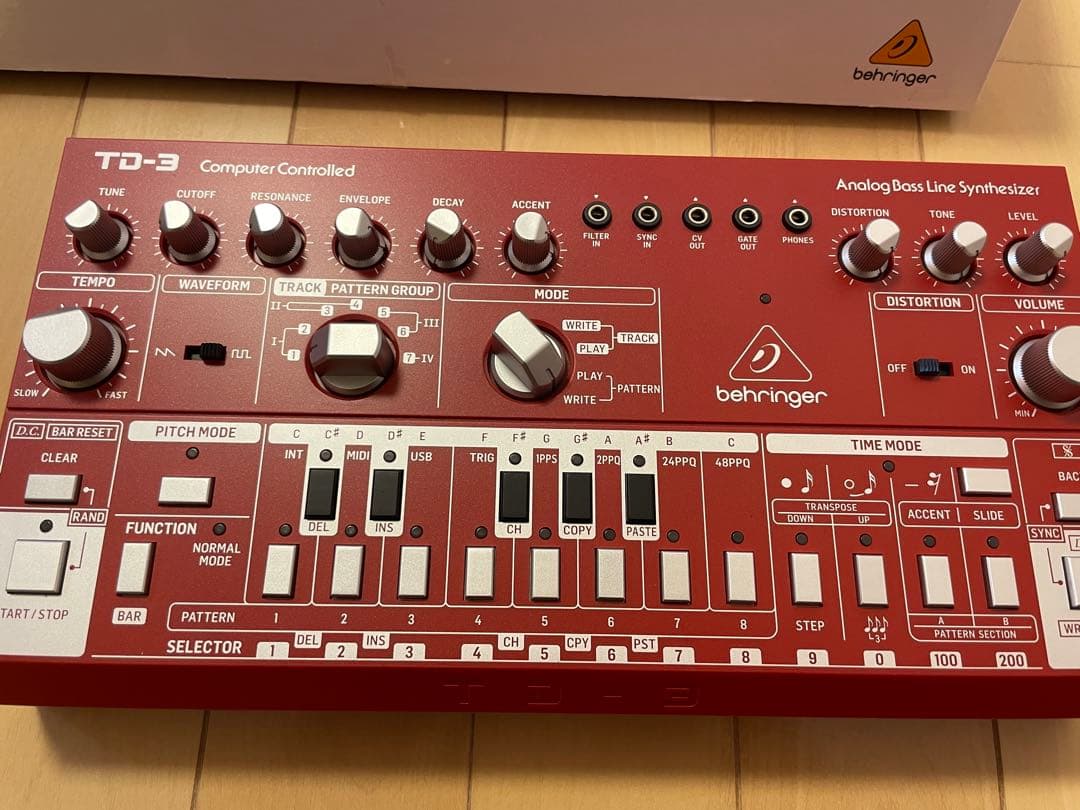 Behringer TD-3-RD /TB-303クローン acid house