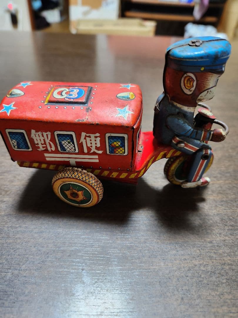 ブリキのオモチャ　レトロ郵便配達車 手動巻き式