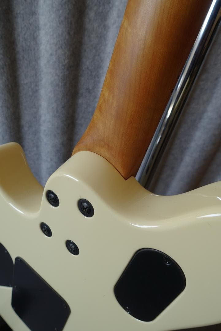 PEAVEY EVH WOLFGANG SPECIAL USA製　アイボリー