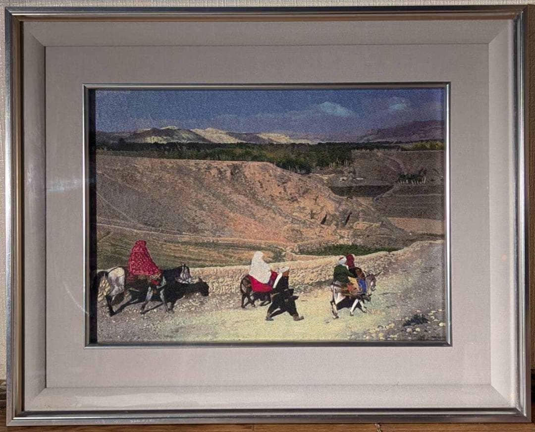 【真作】刺繍画　工芸品　異国の旅路　精緻な糸で描く風景と人々　W63