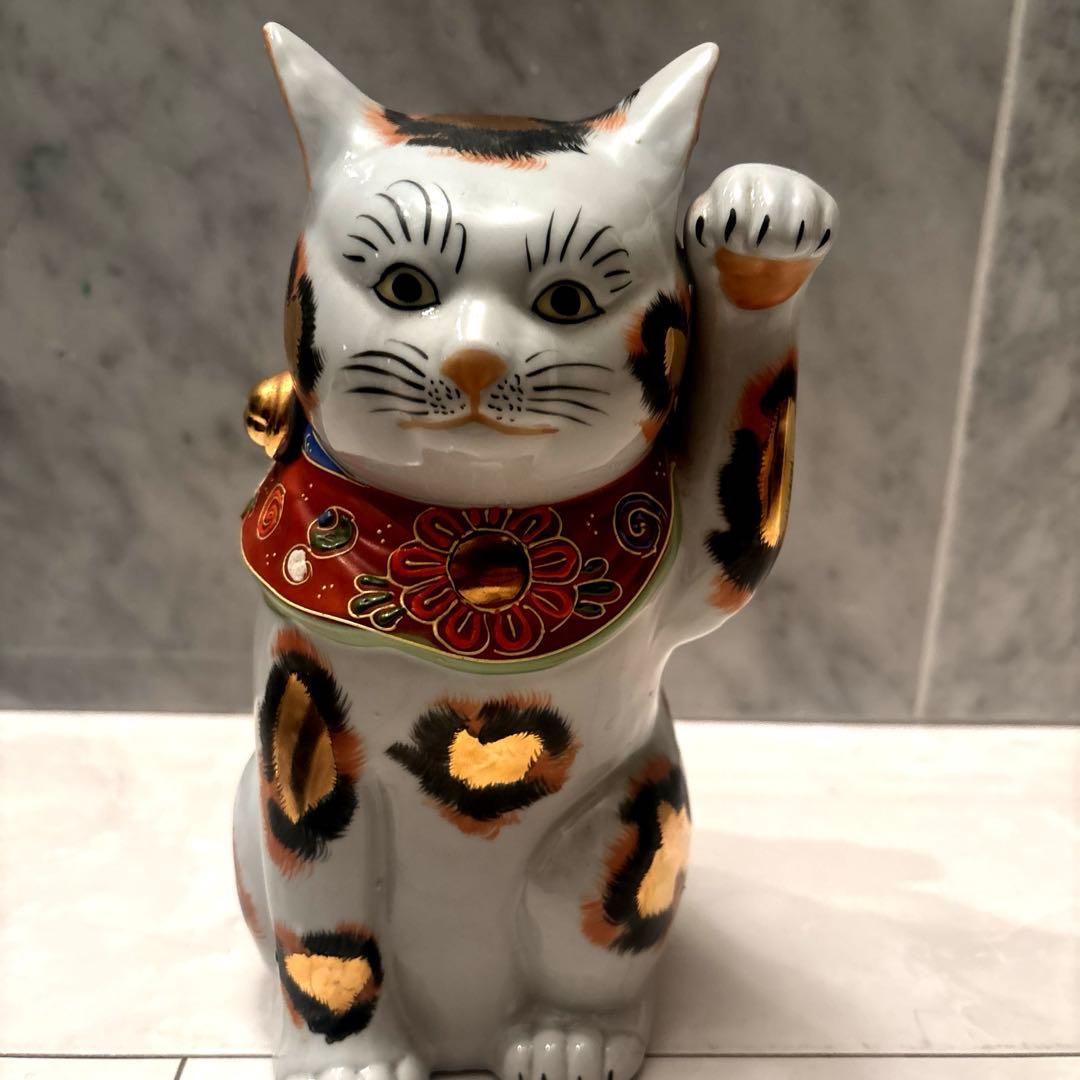 アンティーク九谷焼妖艶な瞳や九谷焼独特の金彩や色彩が美しい存在感抜群招き猫