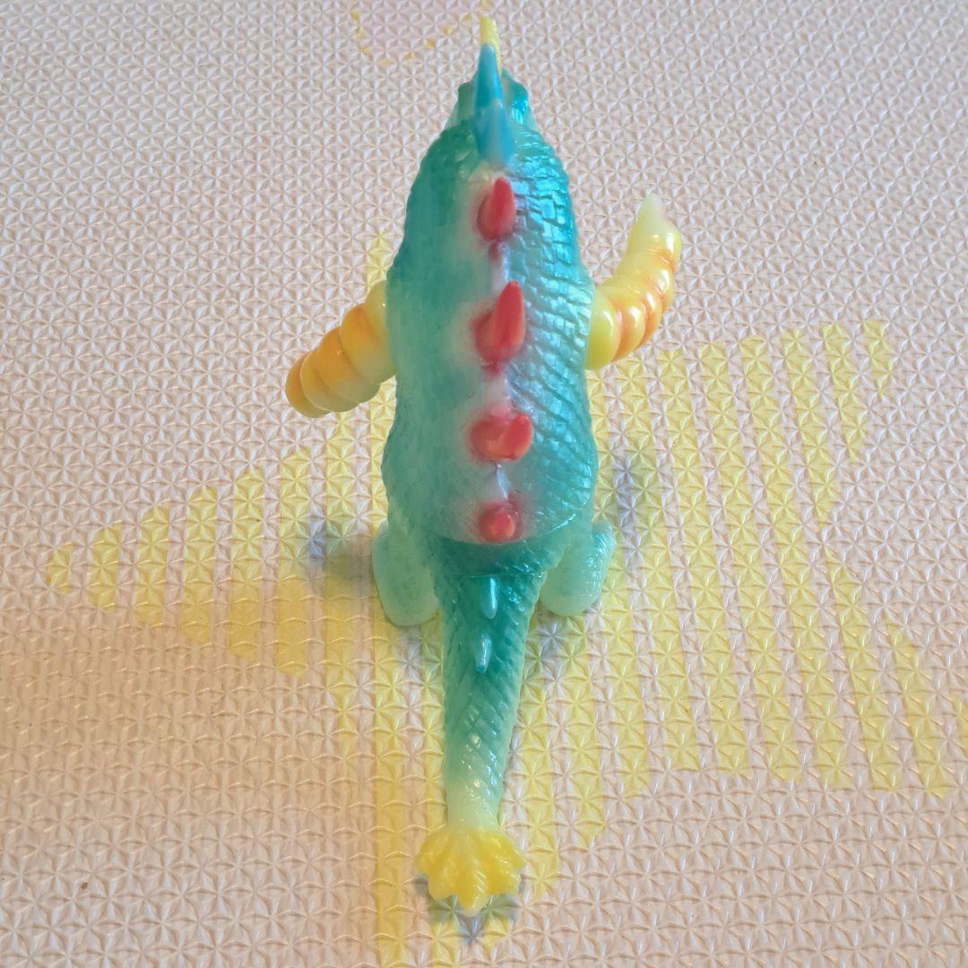 ウルトラマンシリーズ 怪獣　フェミゴン　ソフビフィギュア　ビンテージ　蓄光成型