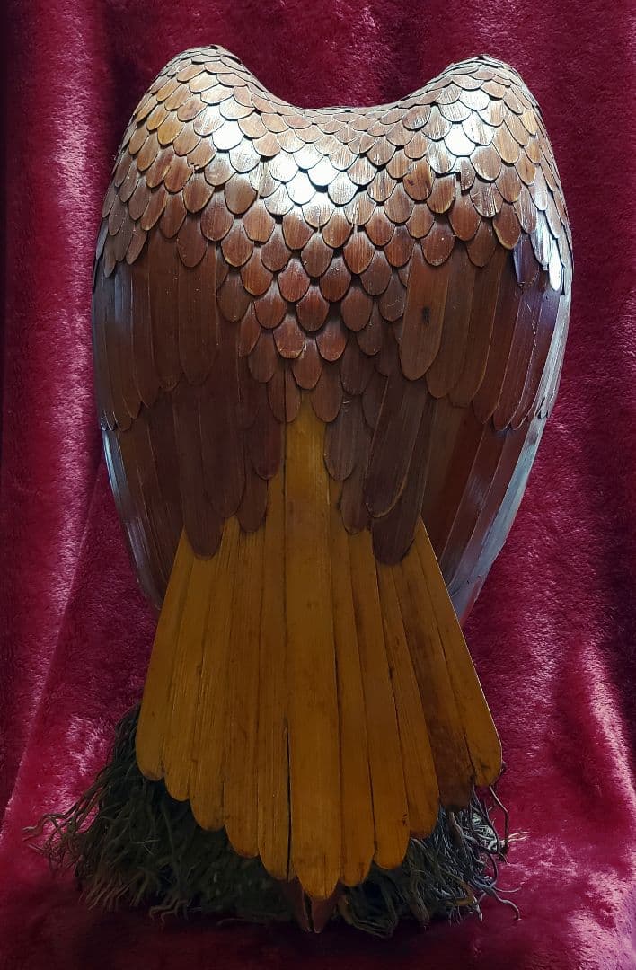 【超絶技巧】骨格や筋肉までも見事に再現『竹根に佇む竹製のオジロワシ』高さ50cm