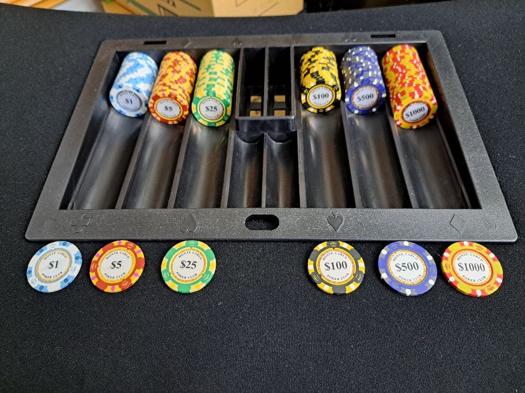 ポーカーチップ６種類５５０枚&カードセット　モンテカルロ　クレイ　中古品