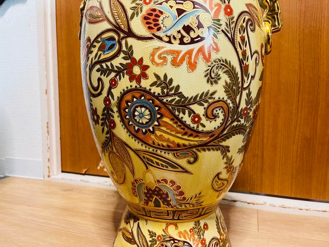 中国壺 飾り壺 中国製 チャイニーズ MADEINCHINA 大きい　ゴールド