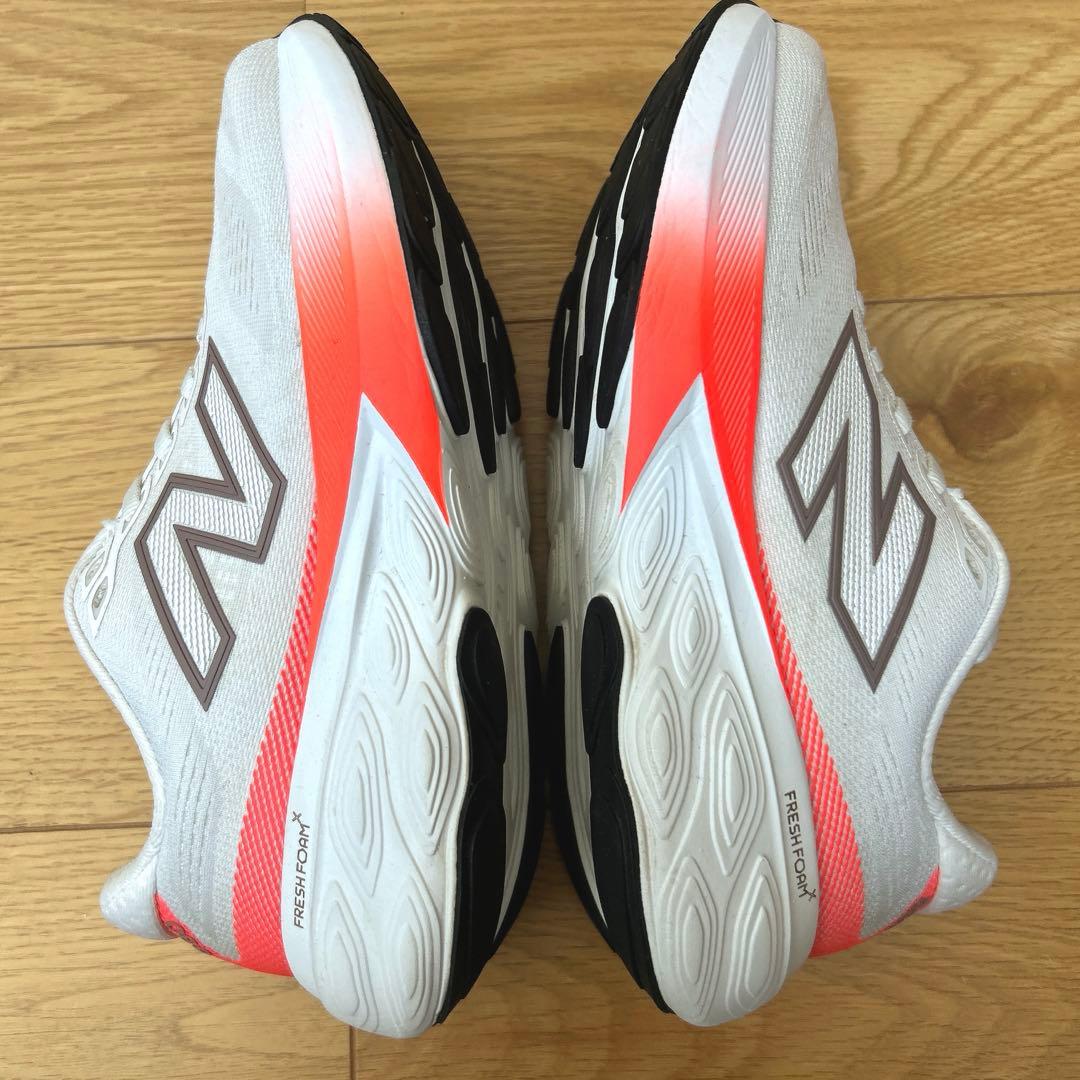 ニューバランス　ランニングシューズ　レディース W880 24cm