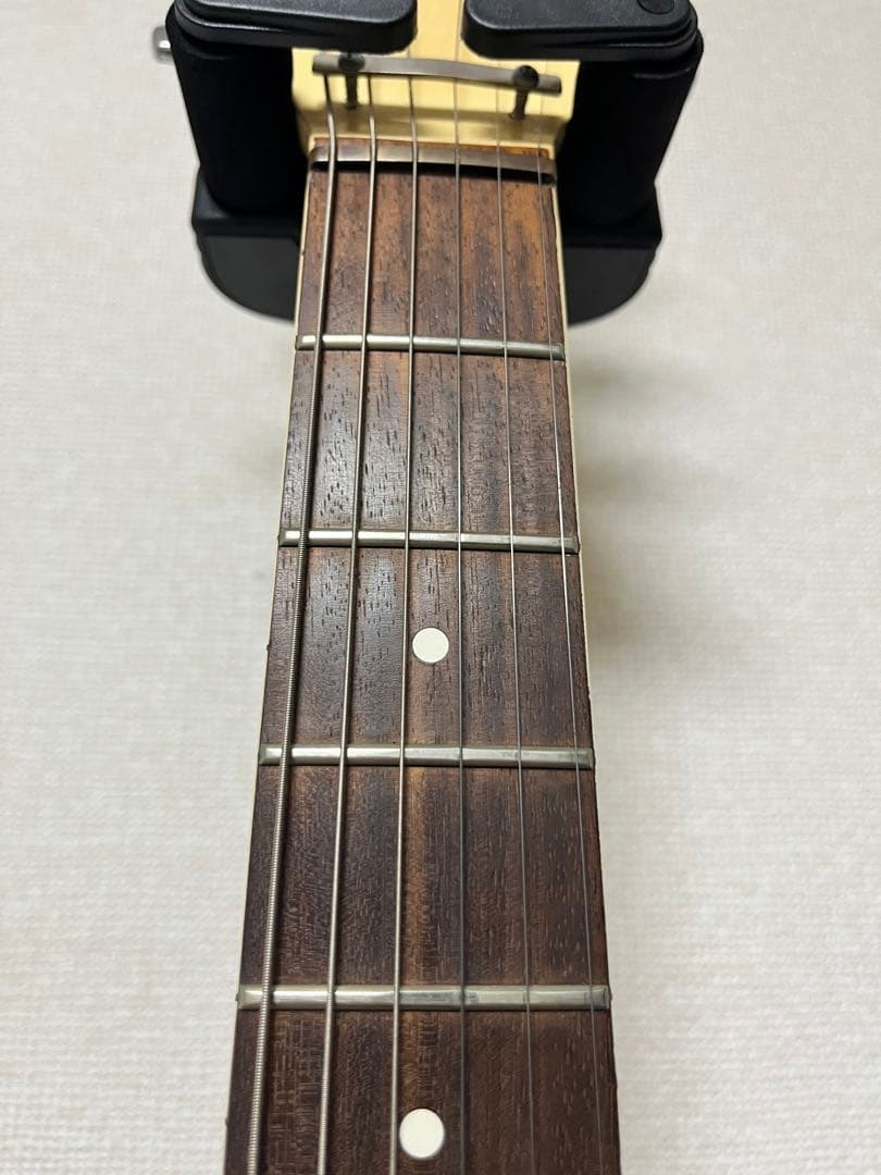 クリーム色 フライングV エレキギター