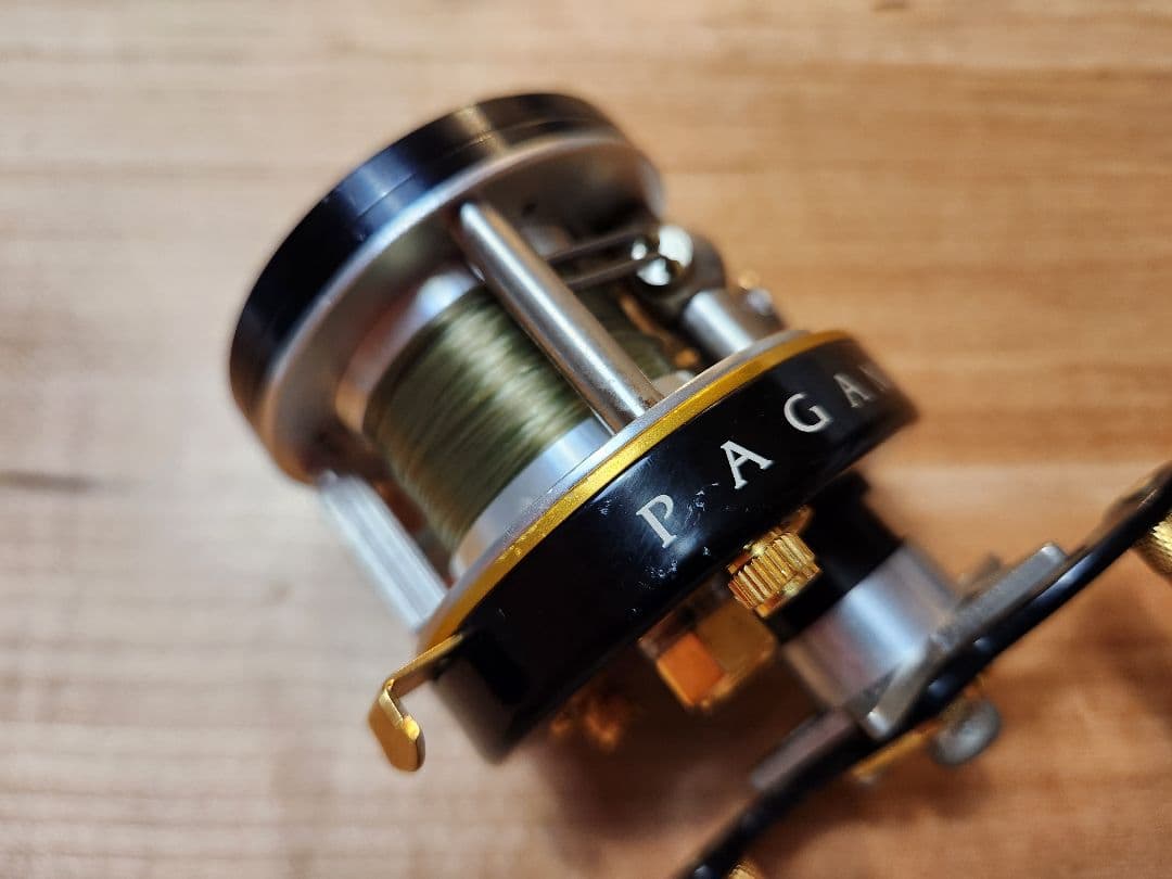 メガバス パガーニ P200 R 右ハンドルリール