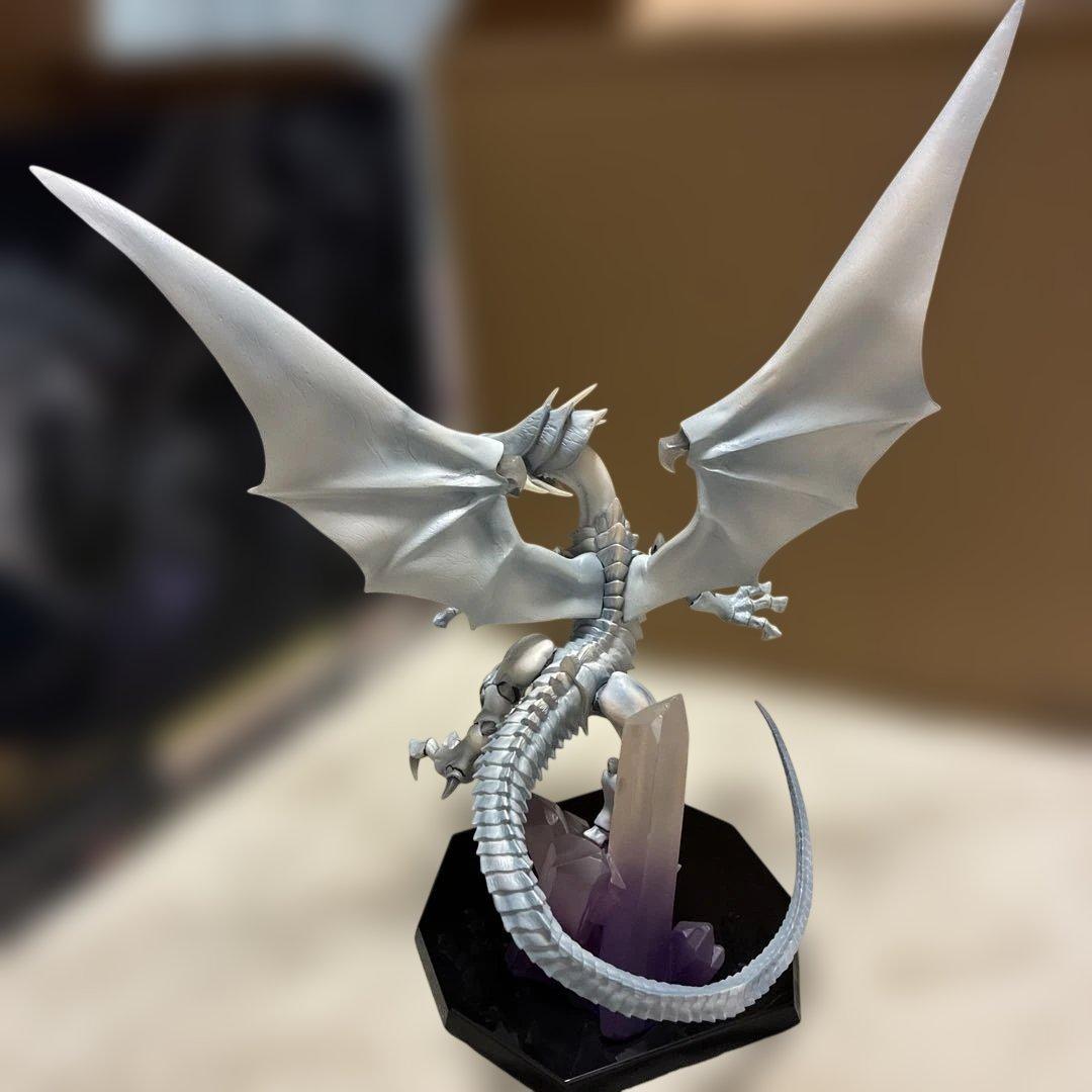 青眼の白龍 ブルーアイズホワイトドラゴン　フィギュア 遊戯王　yu-gi-oh