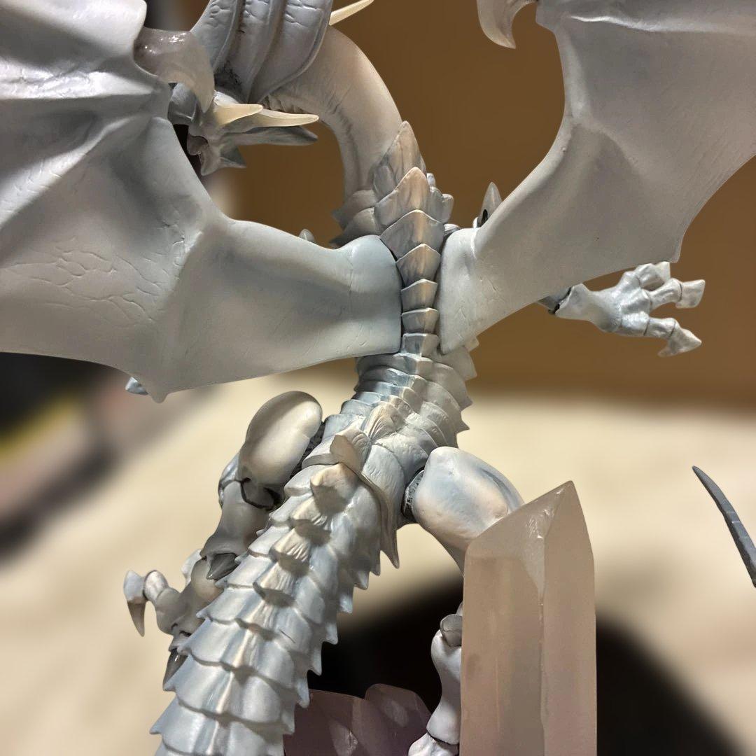 青眼の白龍 ブルーアイズホワイトドラゴン　フィギュア 遊戯王　yu-gi-oh