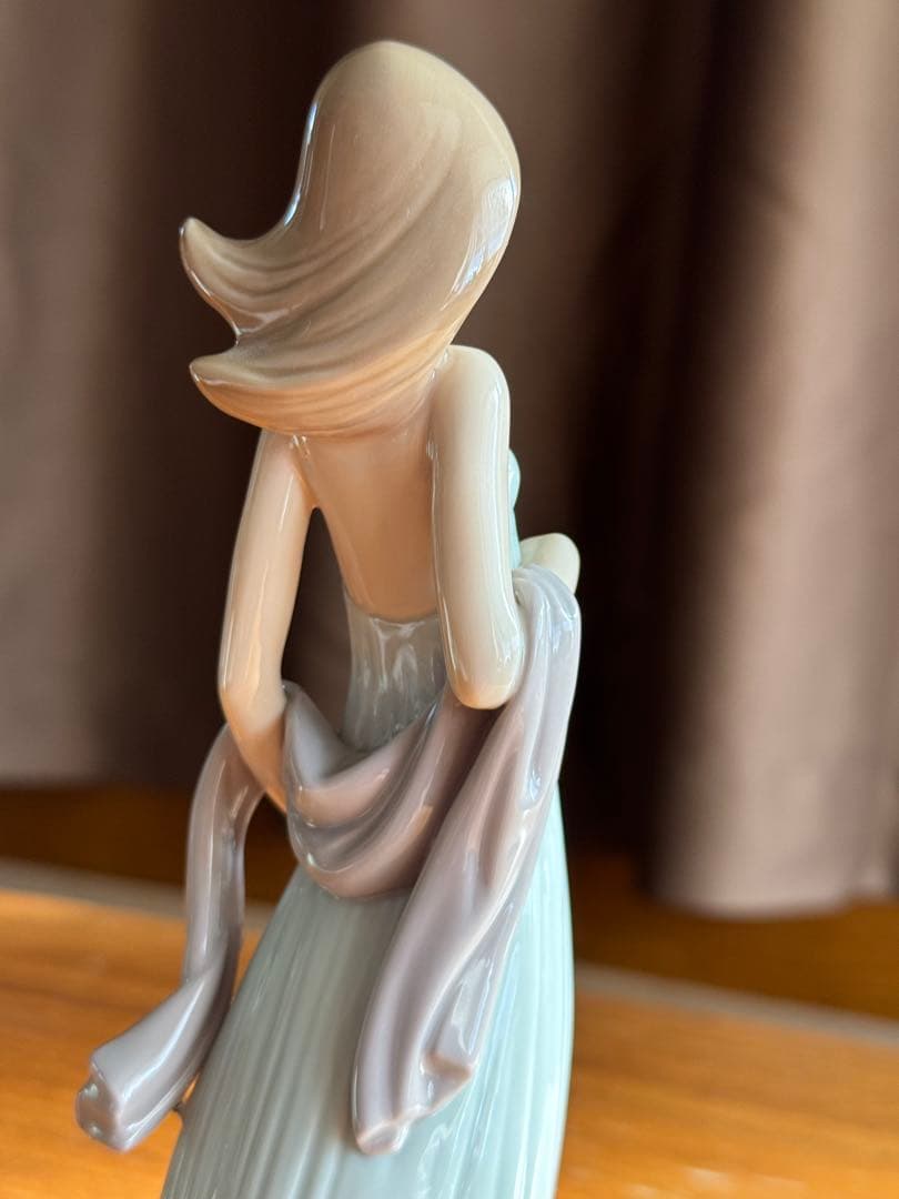 u*6様 リヤドロ　LLADRO 『少女』