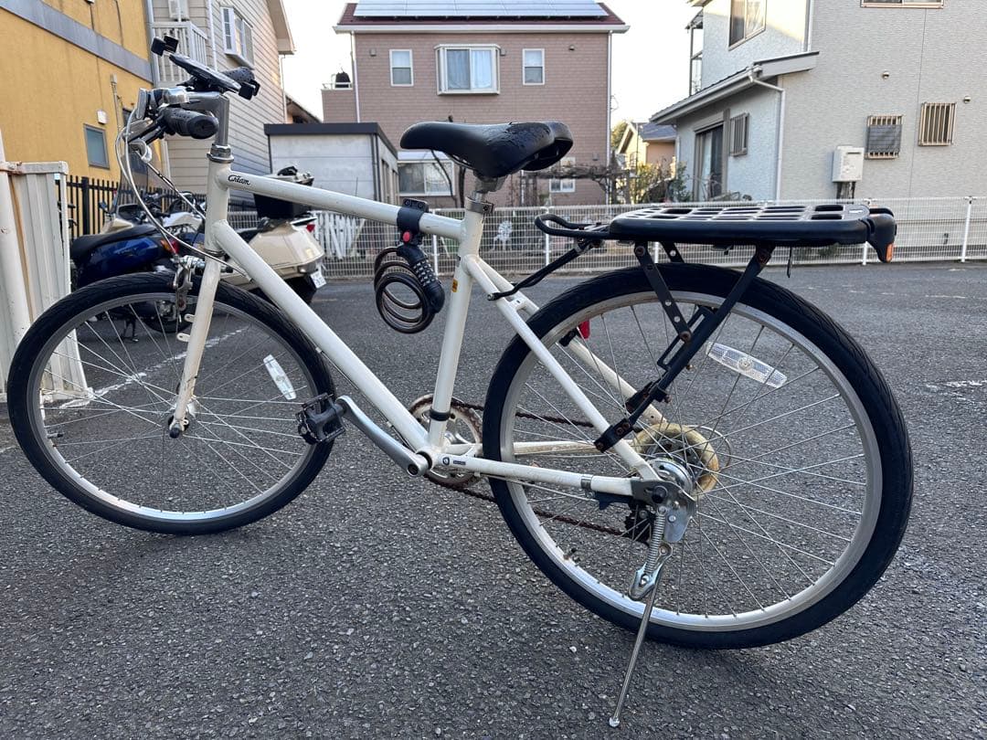 アルミフレームの26インチクロスバイク、7段変速付きでリアキャリアも装備。