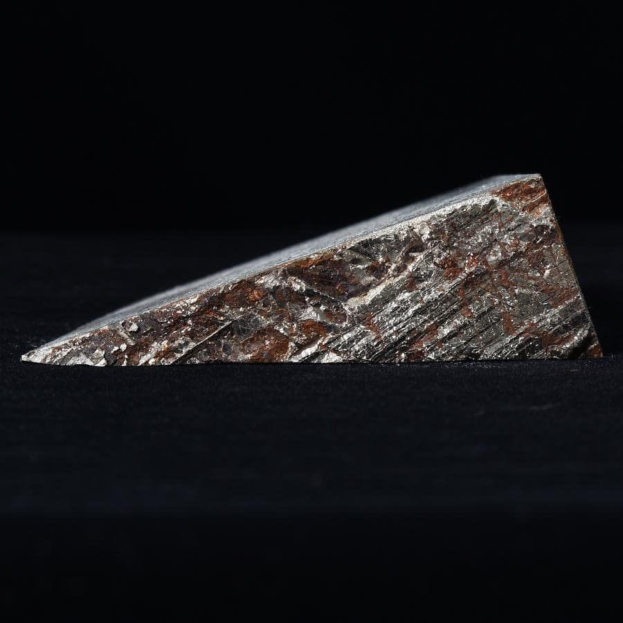 アルタイ隕石　隕石　 鉄隕石　メテオライト　ナチュラル　原石　重さ約944ｇ