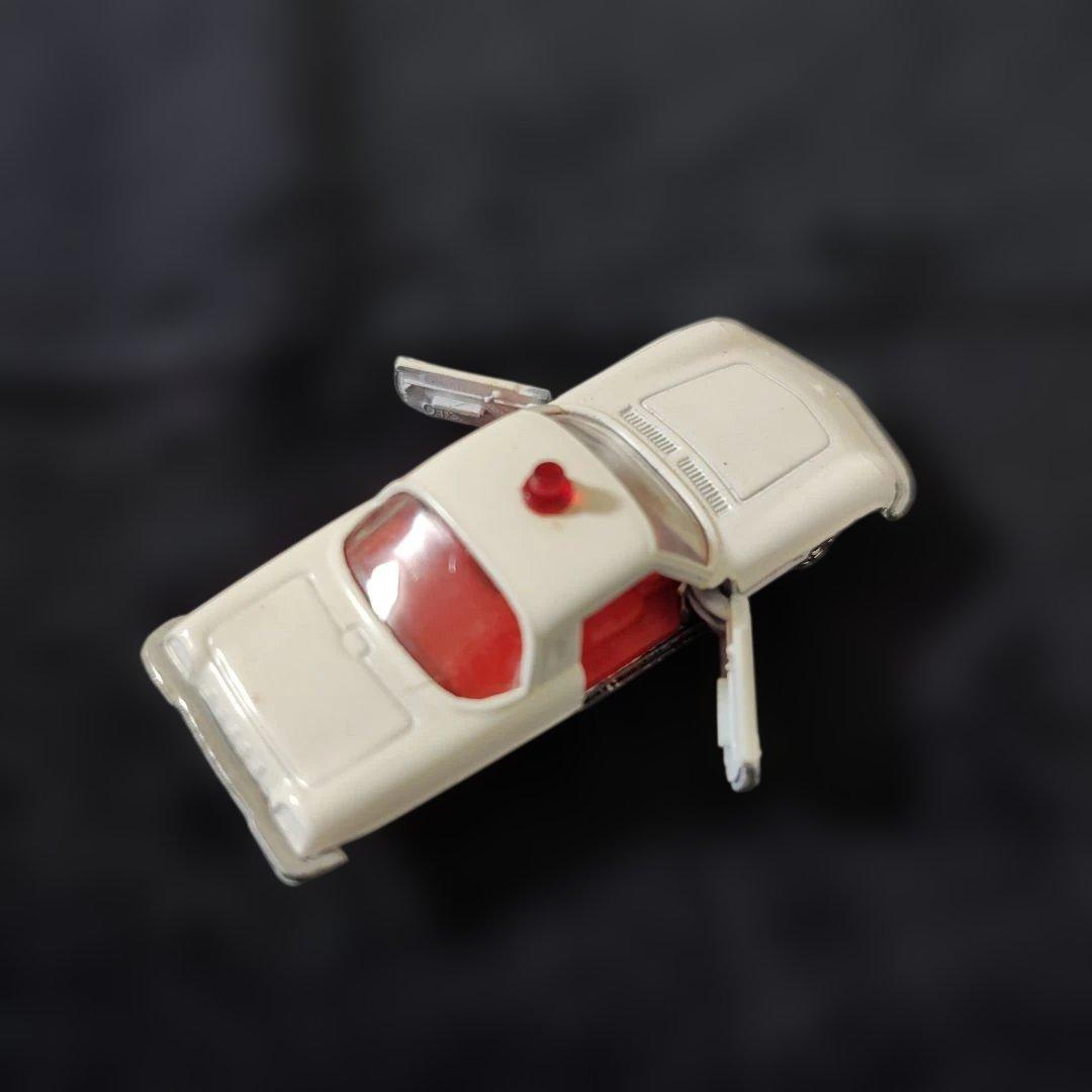 トミカ パトカー 1/60 箱付き
