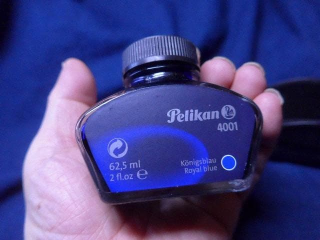 未使用のPelikan 4001 青インク（大）と非売品の貴重な専用ケース