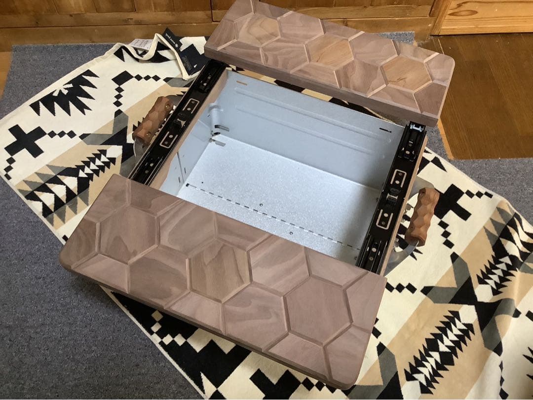 シェルフコンテナ25サイズ スライド開口天板三脚用テーブルヘキサゴン柄オーダー品