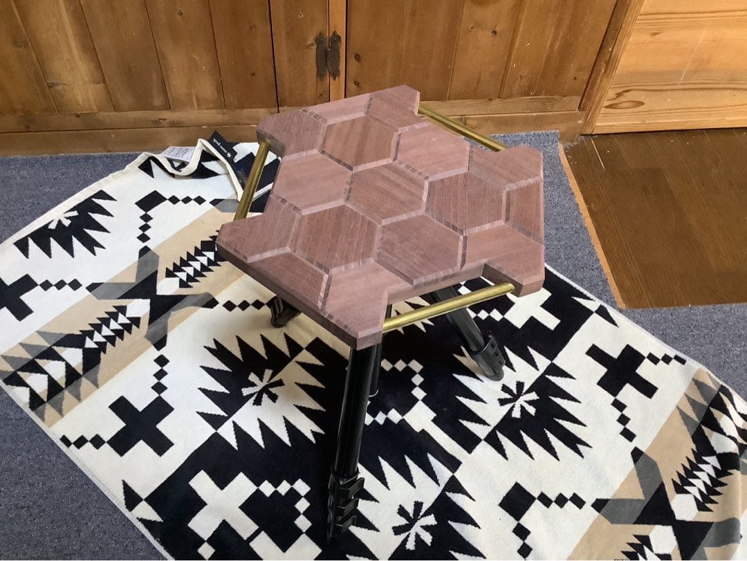 シェルフコンテナ25サイズ スライド開口天板三脚用テーブルヘキサゴン柄オーダー品