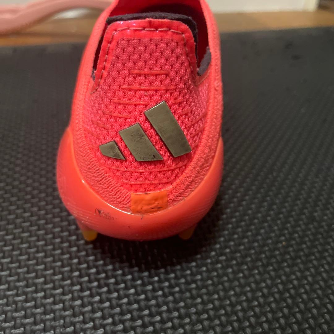 adidas F50 LIGHTSTRIKE PRO サッカーシューズ