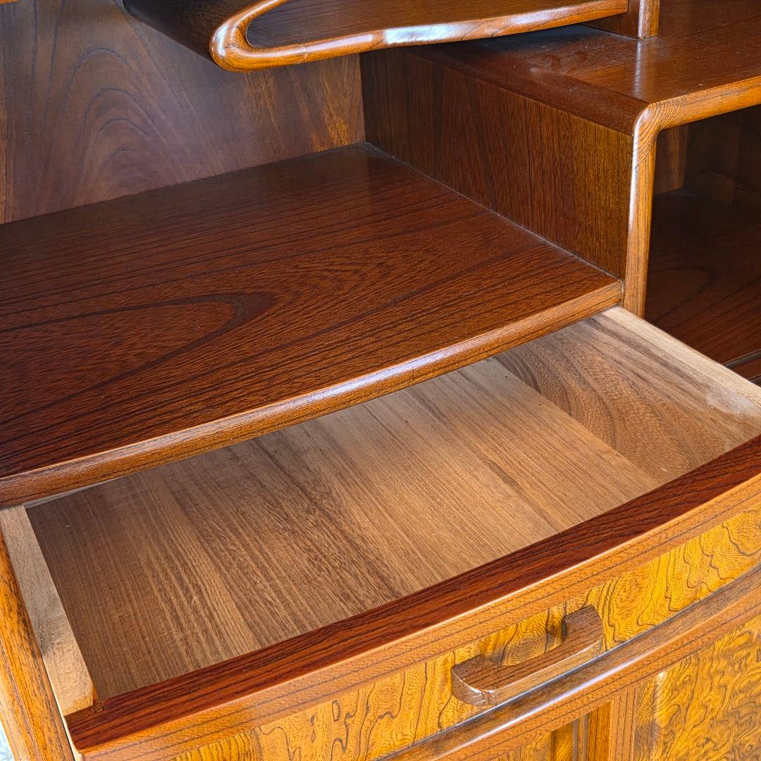 茶箪笥　欅　ケヤキ　和風収納棚 ガラス扉付き　アンティーク風　高さ約175㎝