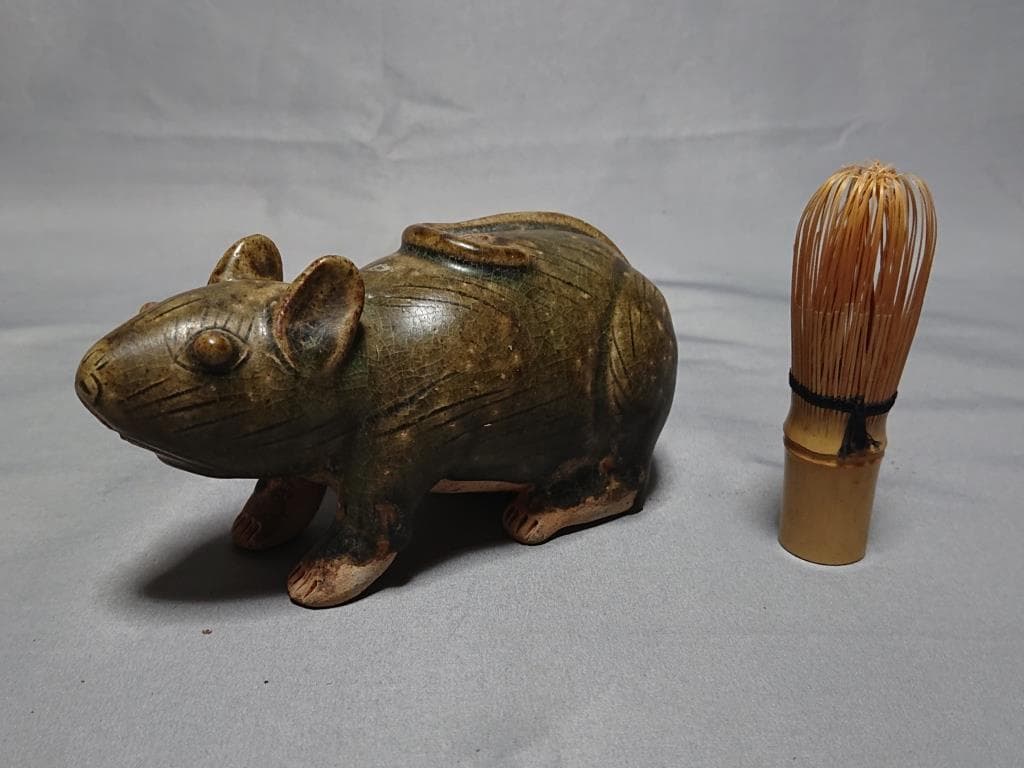 コレクター収集品　クメール 緑褐釉　鼠形壺（A）