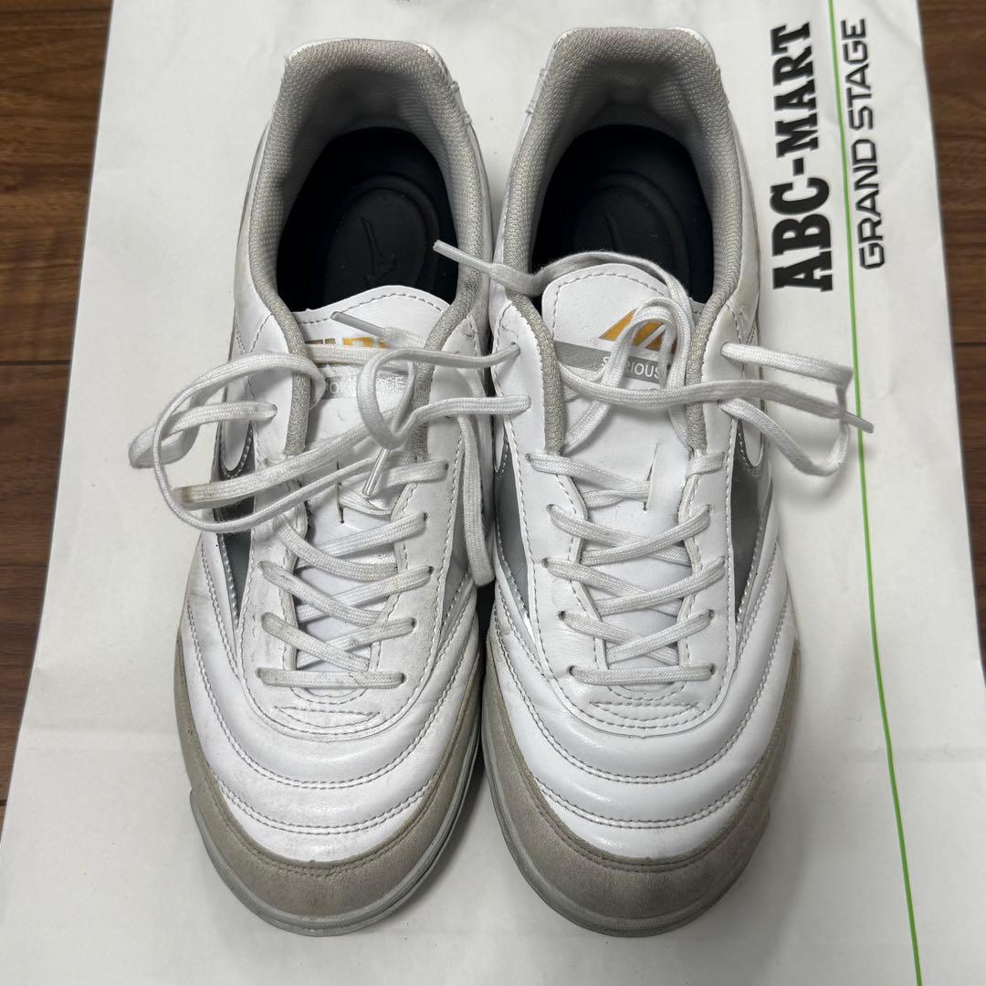 ミズノ モレリアサラ　クラシックTF トレシュー