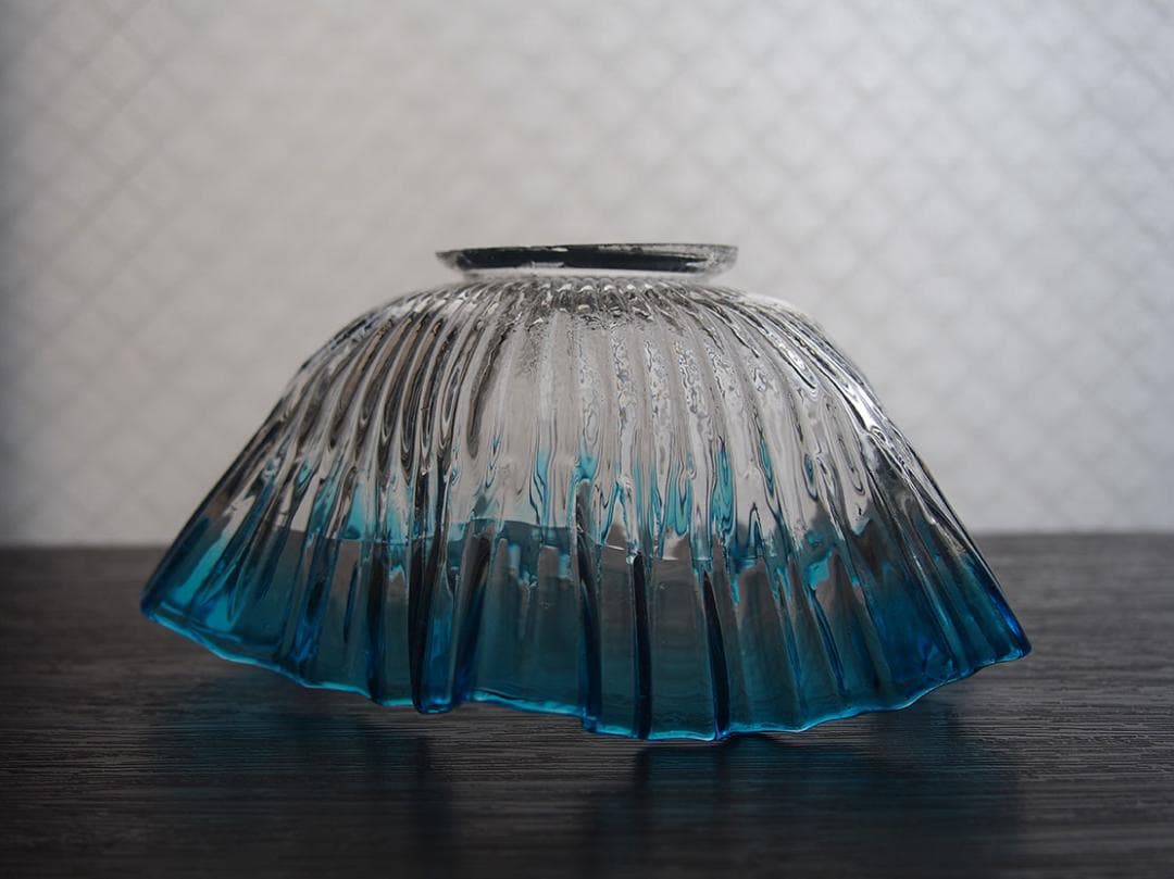 青いフリルの縁取 ガラス ランプシェード 18.6cm ハンドメイド/K295