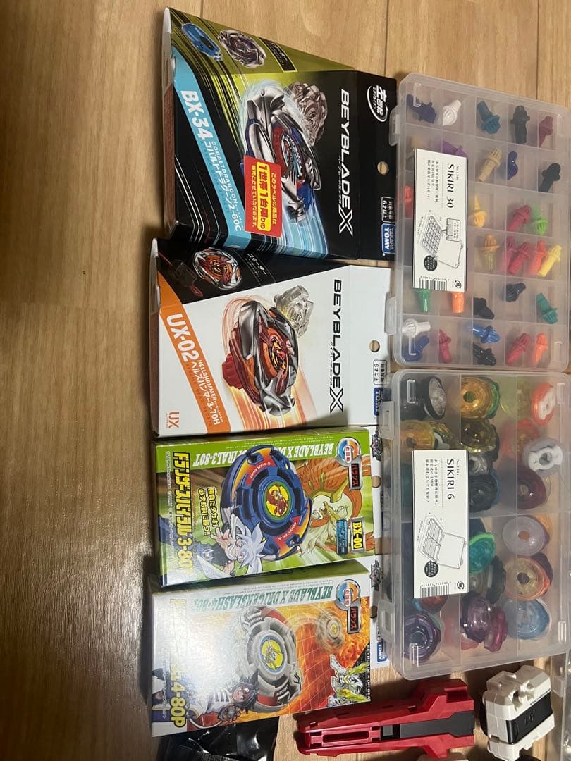 Beyblade X セット 多数のパーツ付き