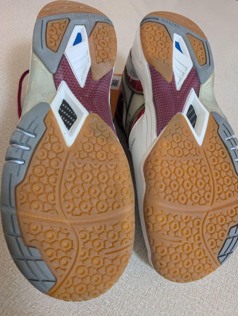 Victor バドミントンシューズ ホワイト/レッド/グレー　27.5