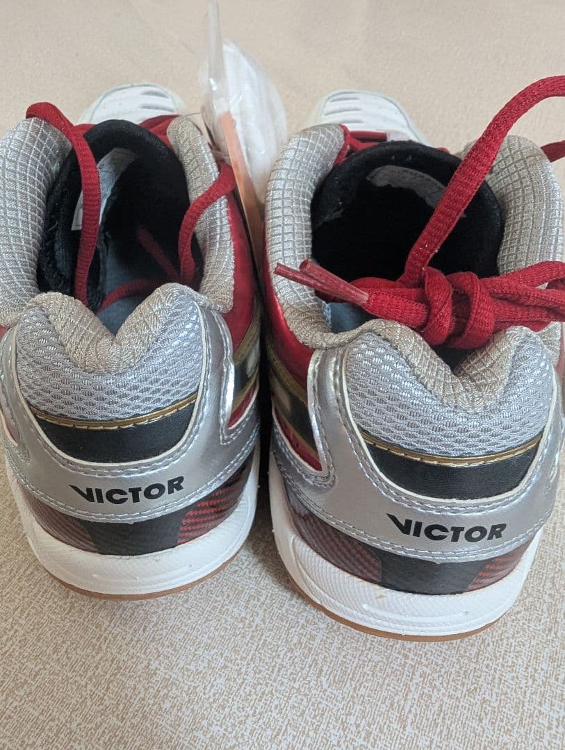 Victor バドミントンシューズ ホワイト/レッド/グレー　27.5