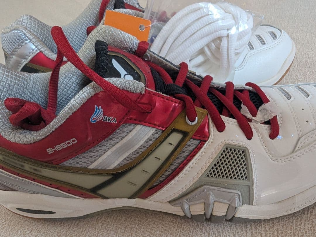 Victor バドミントンシューズ ホワイト/レッド/グレー　27.5