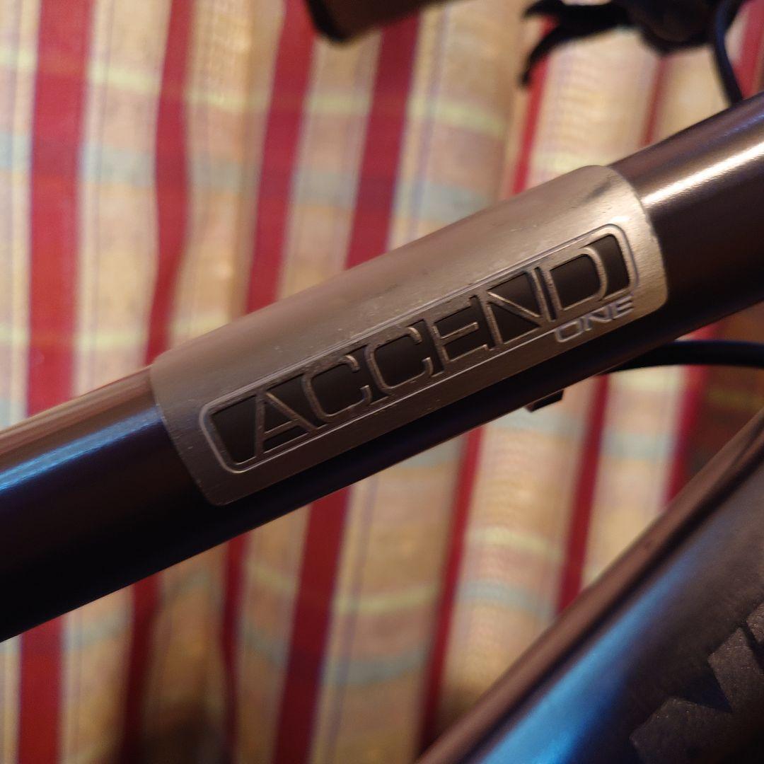 自転車本体 GIANT ACCEND One