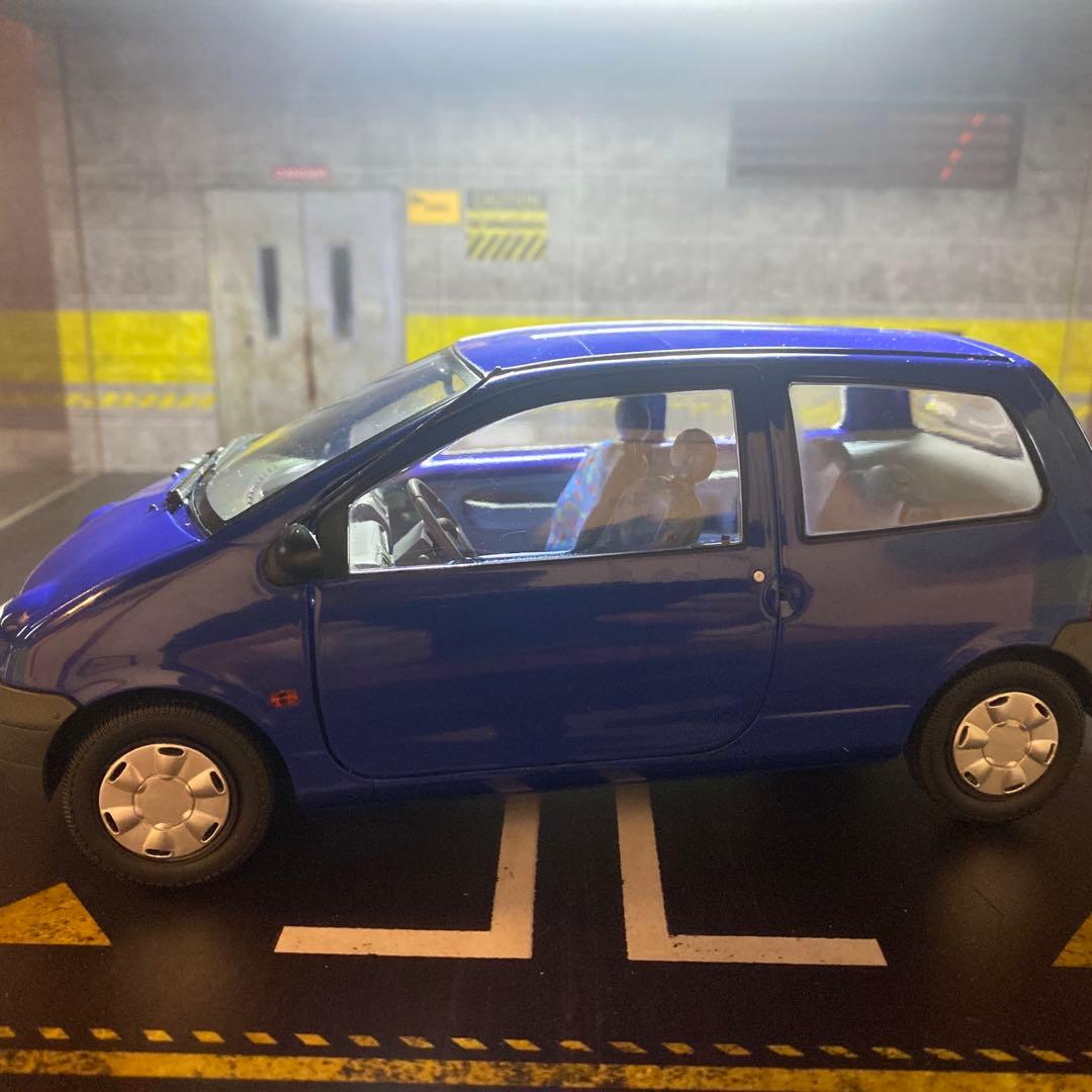 1/18 ルノー　トゥインゴ