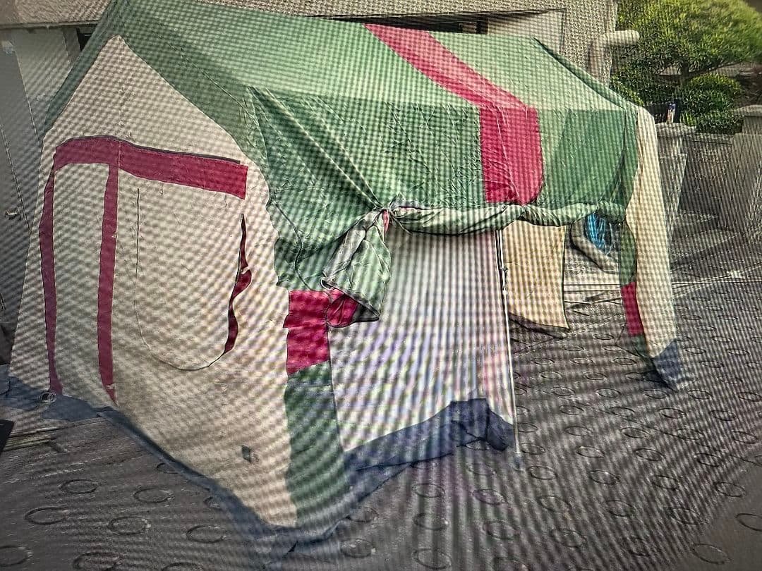 ドーム型キャンプテント 緑赤ストライプ