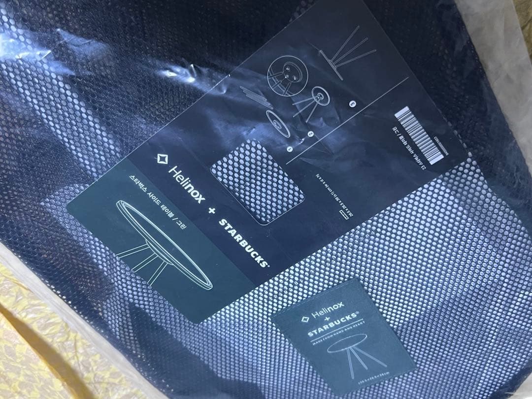 韓国スターバックス　ヘリノックス　サイドテーブル　アウトドアテーブル　グリーン