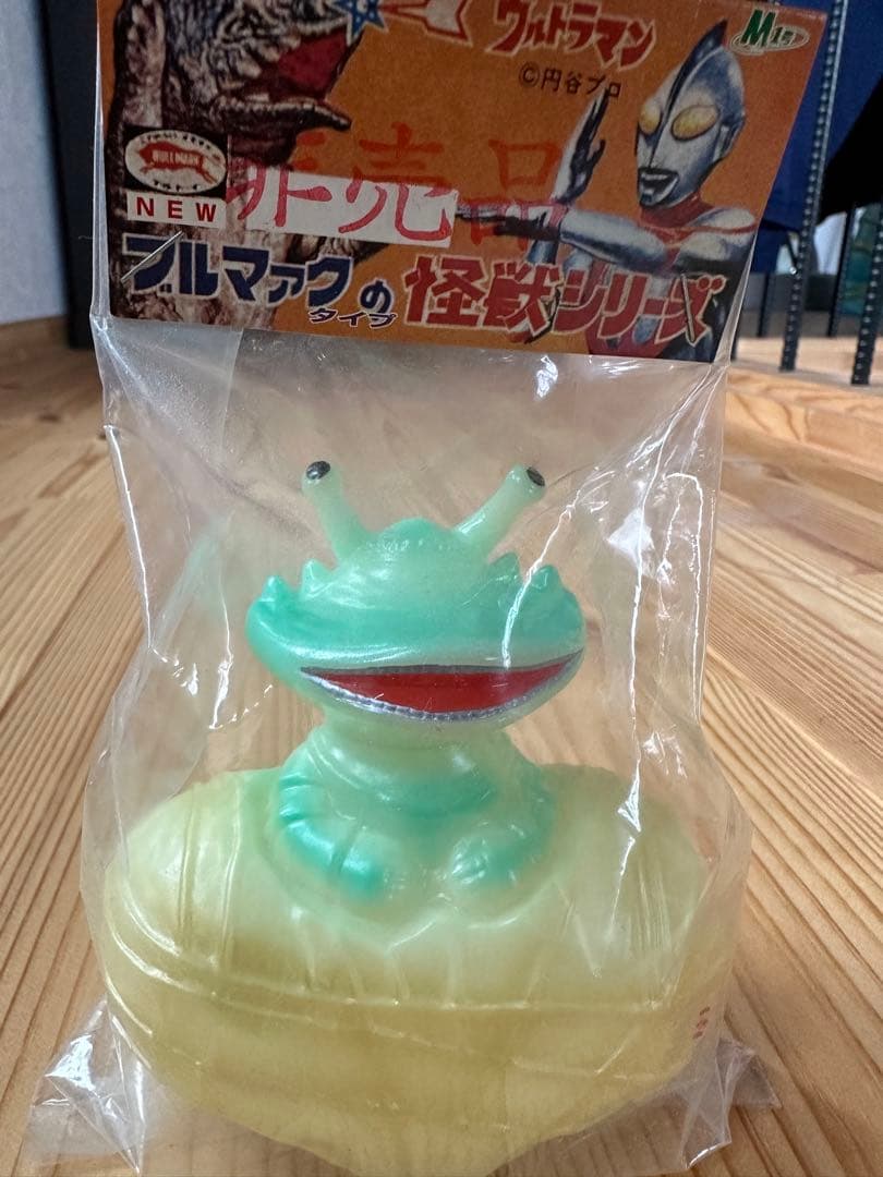 M1号　非売品　蓄光　カネゴン貯金箱