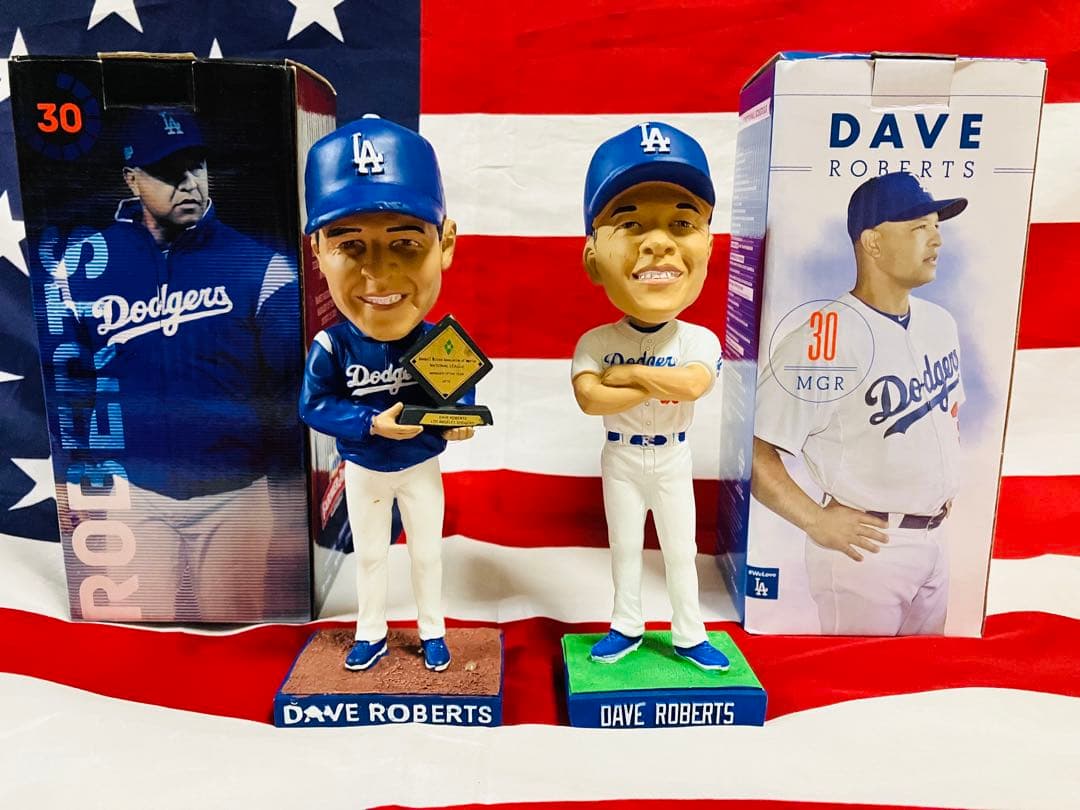 球場配布 デーブロバーツ ボブルヘッド ドジャース　優勝　おめでとう 2体