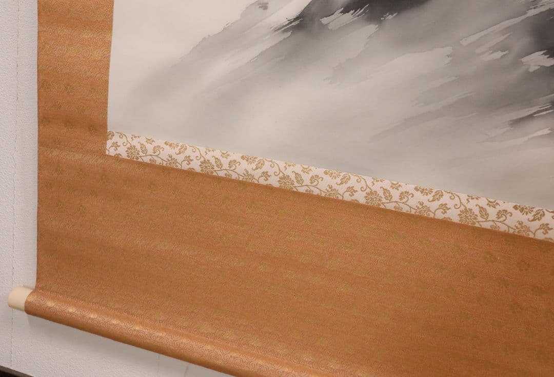 【模写】日本画 彩色 苅谷翠虹「猛虎の図」絹本 掛け軸 大幅 木箱 MA547