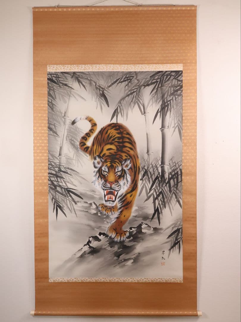 【模写】日本画 彩色 苅谷翠虹「猛虎の図」絹本 掛け軸 大幅 木箱 MA547