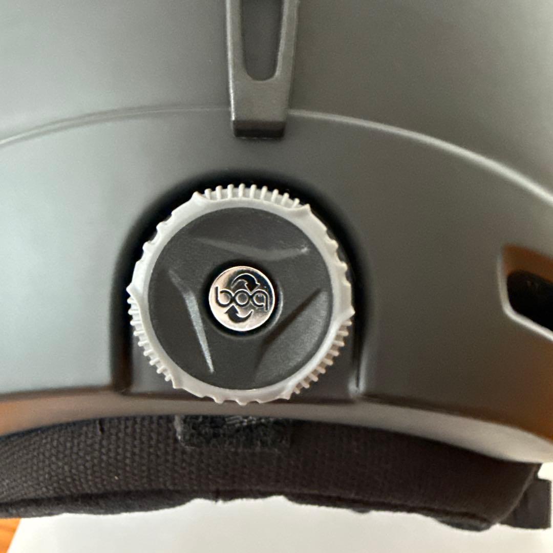 BURTON. anon. ECHO.スノーボ-ヘルメット 通気.大きさ調整付