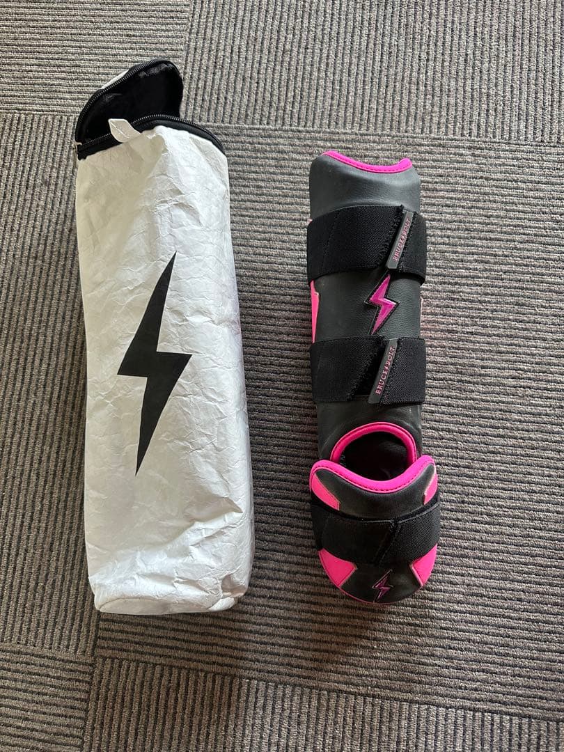 BRUCE BOLT フットガード