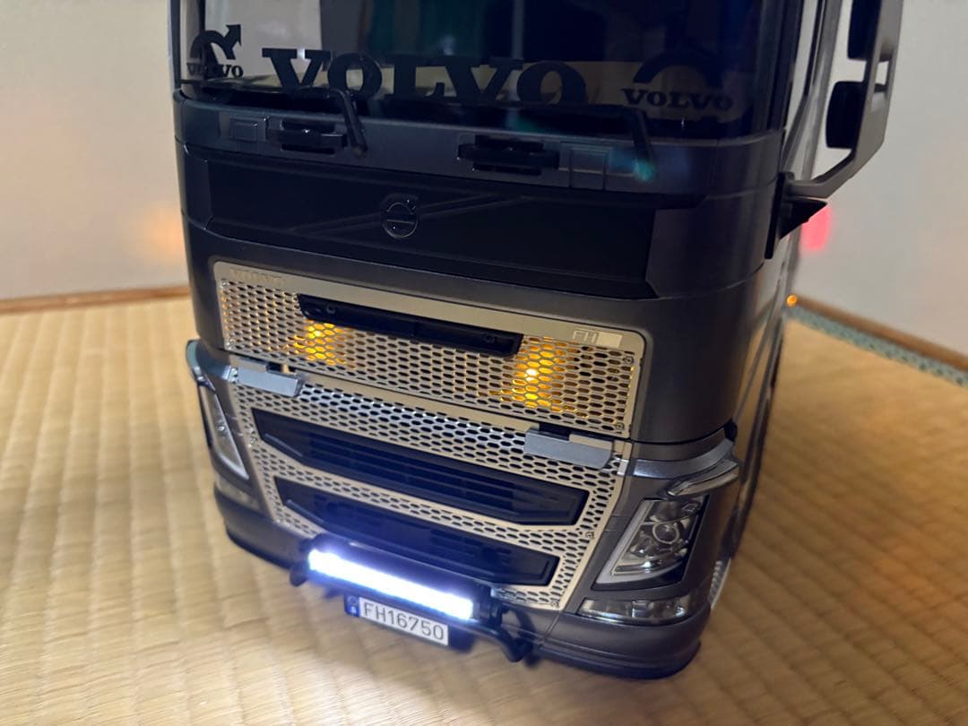 タミヤ　1/14 トレーラーラジコン　VOLVO FH16 グローブトロッター