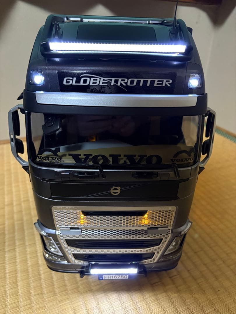 タミヤ　1/14 トレーラーラジコン　VOLVO FH16 グローブトロッター