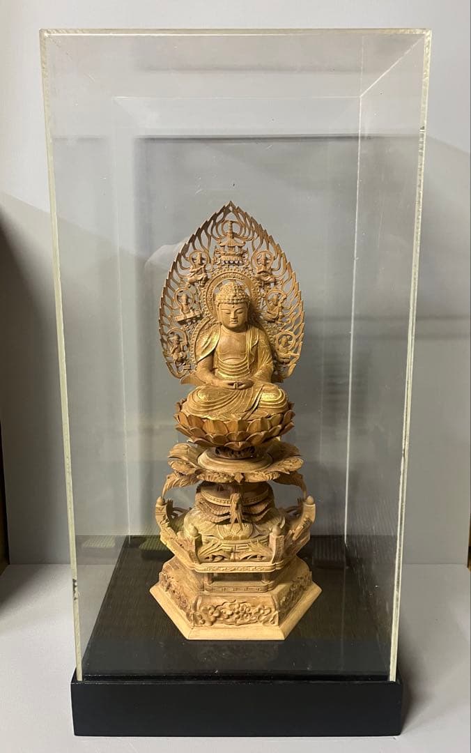 田中野夫　総白檀仏像座阿弥陀六角台座ケマン付天人光背金泥書ケース付き　28