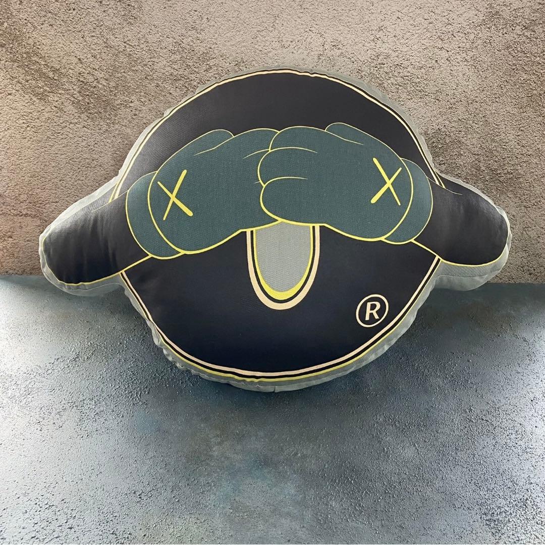 KAWS OriginalFake カウズ オリジナルフェイク クッション 緑