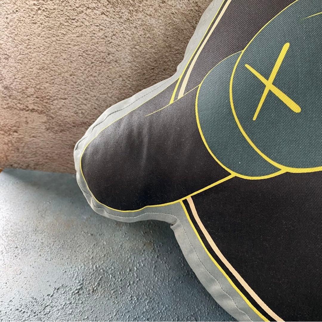 KAWS OriginalFake カウズ オリジナルフェイク クッション 緑