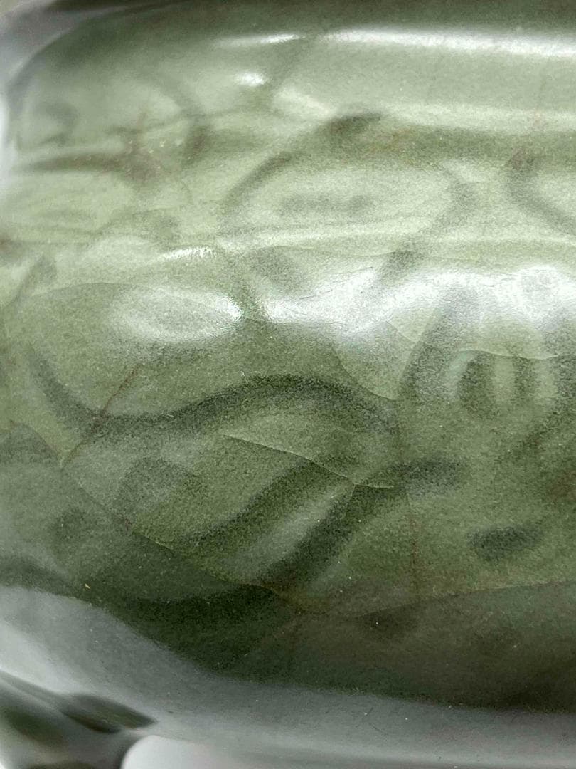 明時代　青磁　龍泉窯花卉文簋形香炉(E-75)