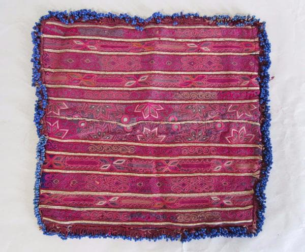 細密なアフガニスタンのオールド刺繍布 6