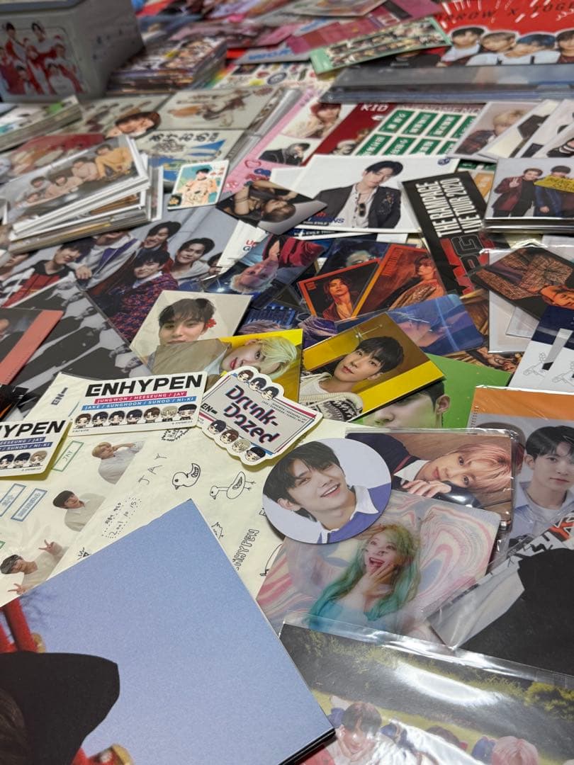 大量アイドル　写真 / トレカ / ステッカー　まとめて売り