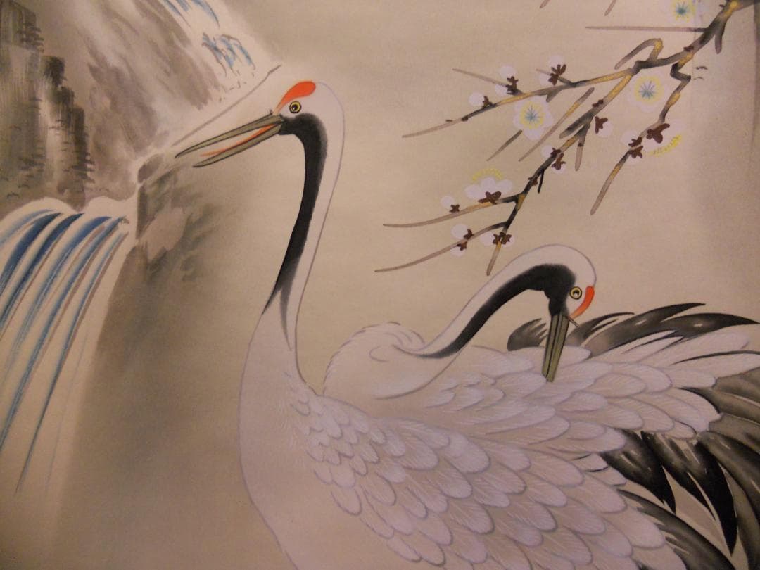 掛け軸 尾崎春秋 吉祥梅鶴図 絹本 希少 軸装 茶道具 掛軸 美品 です。